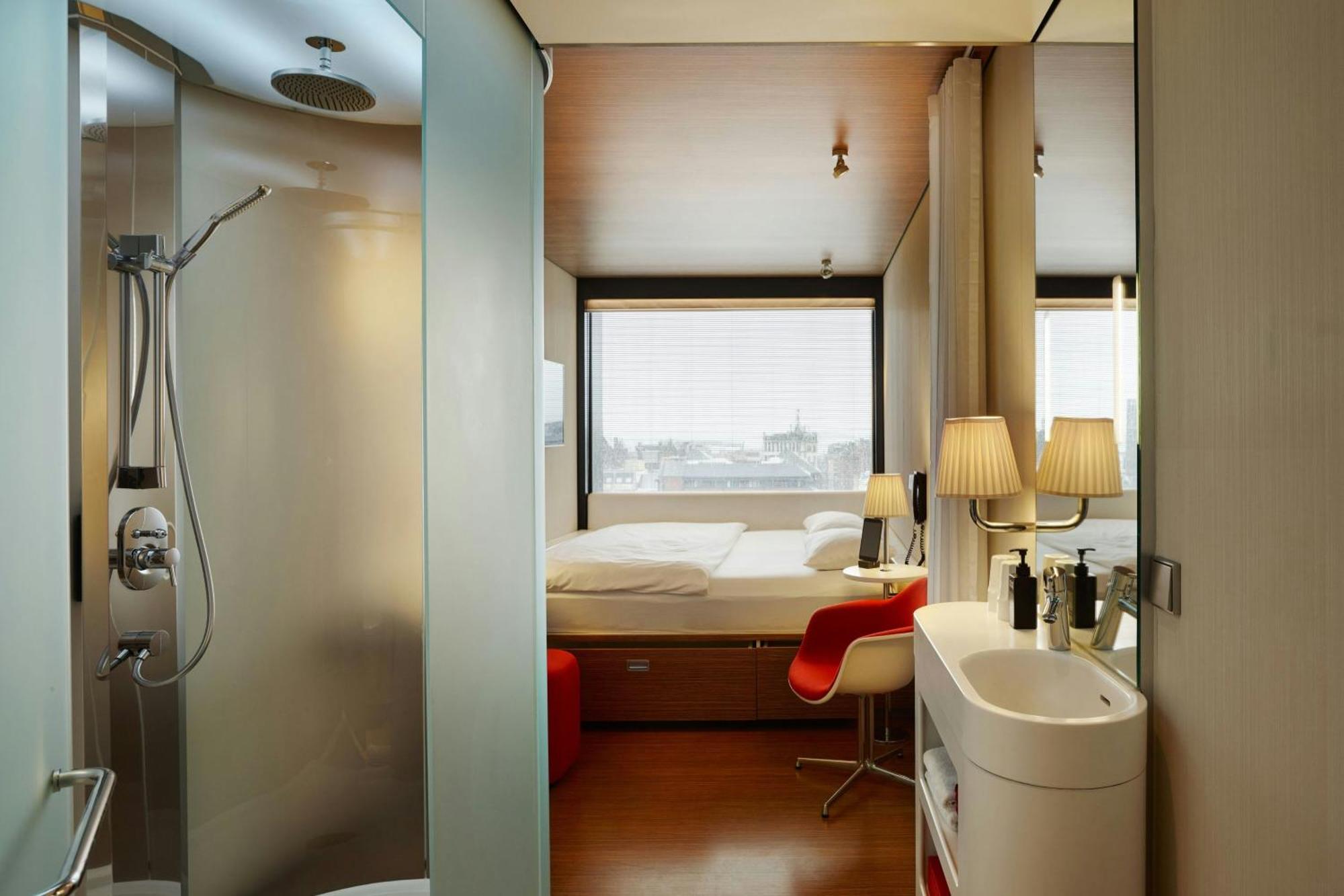 Zimmer mit Kingsize-Bett